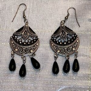 Dangling Black+Silver lightweight metallic pierced EARRINGS w/French-back wires.